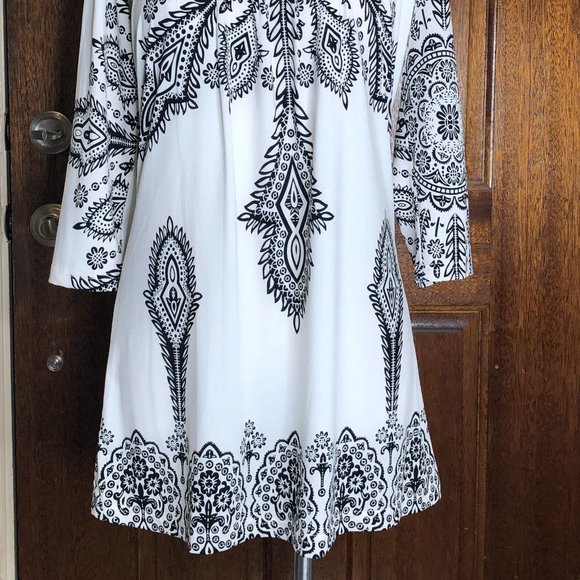 A  "Shana K" blouse, lovely black and white print,  new and with tags - Picture 2 of 6